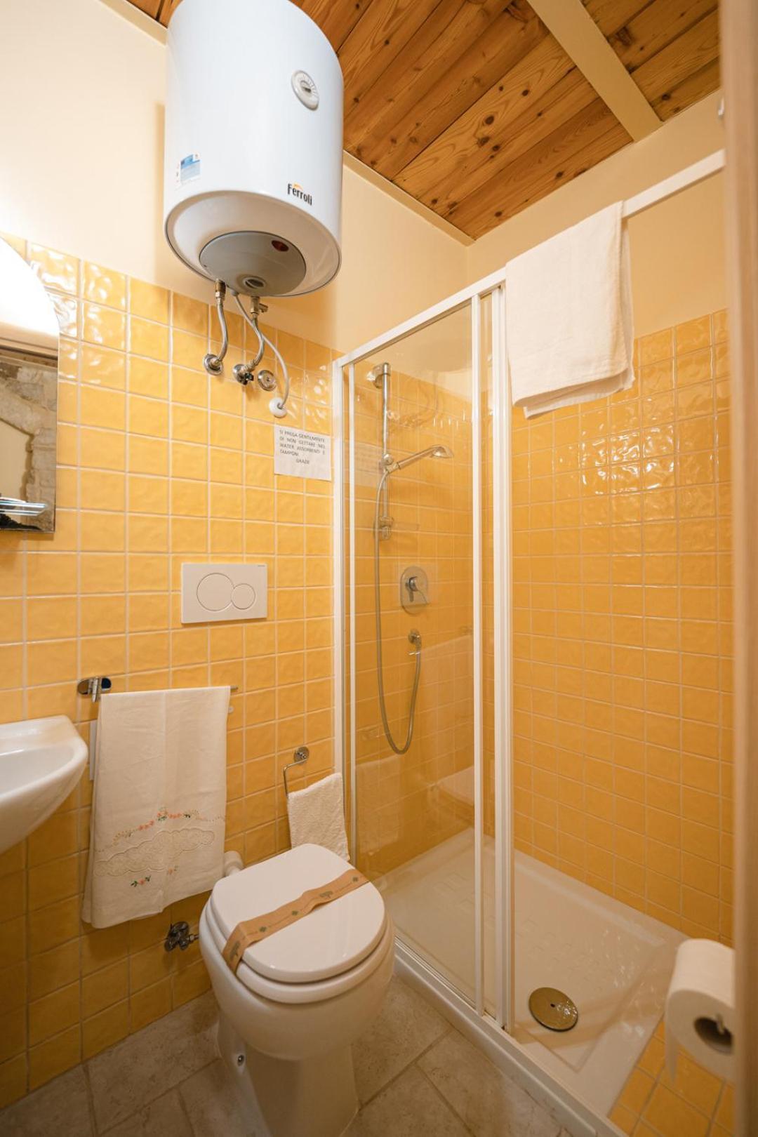 La Piccola Torre Hotell Bisceglie Rum bild