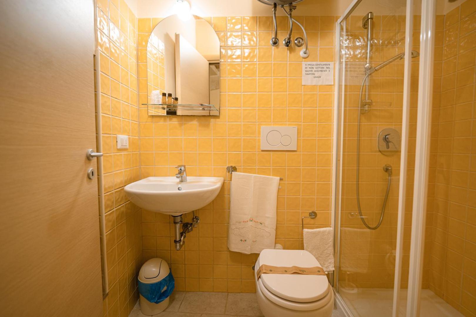 La Piccola Torre Hotell Bisceglie Rum bild